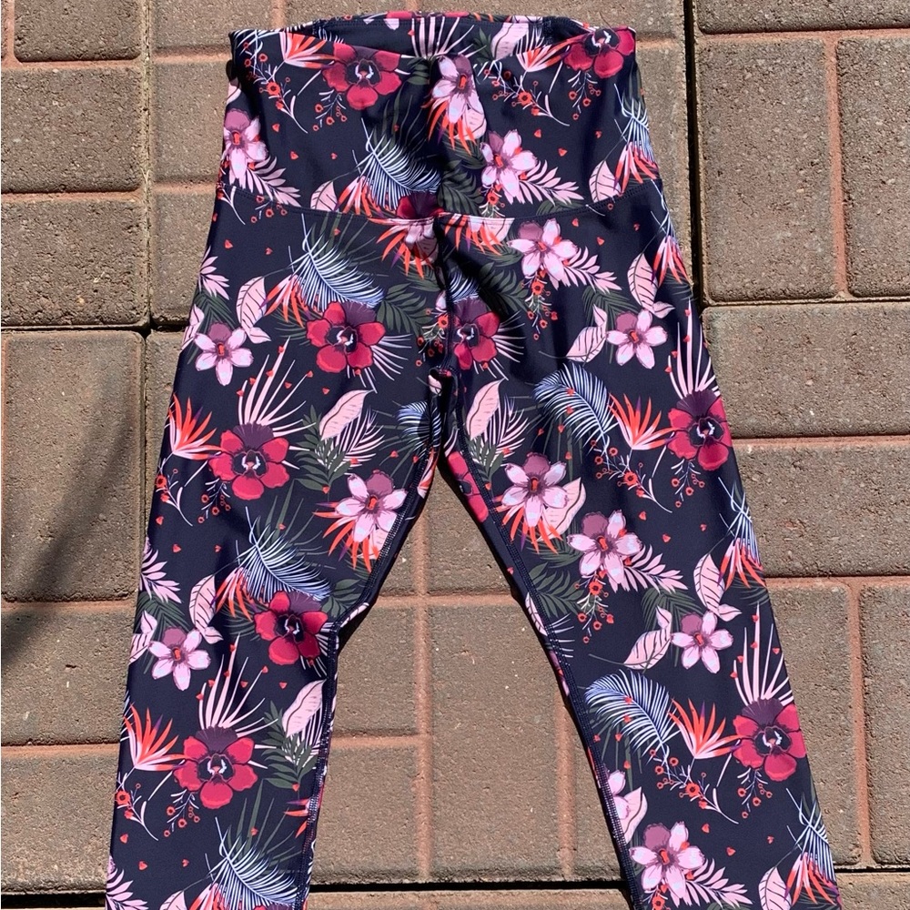 Lorna Jane Black/Red floral capris